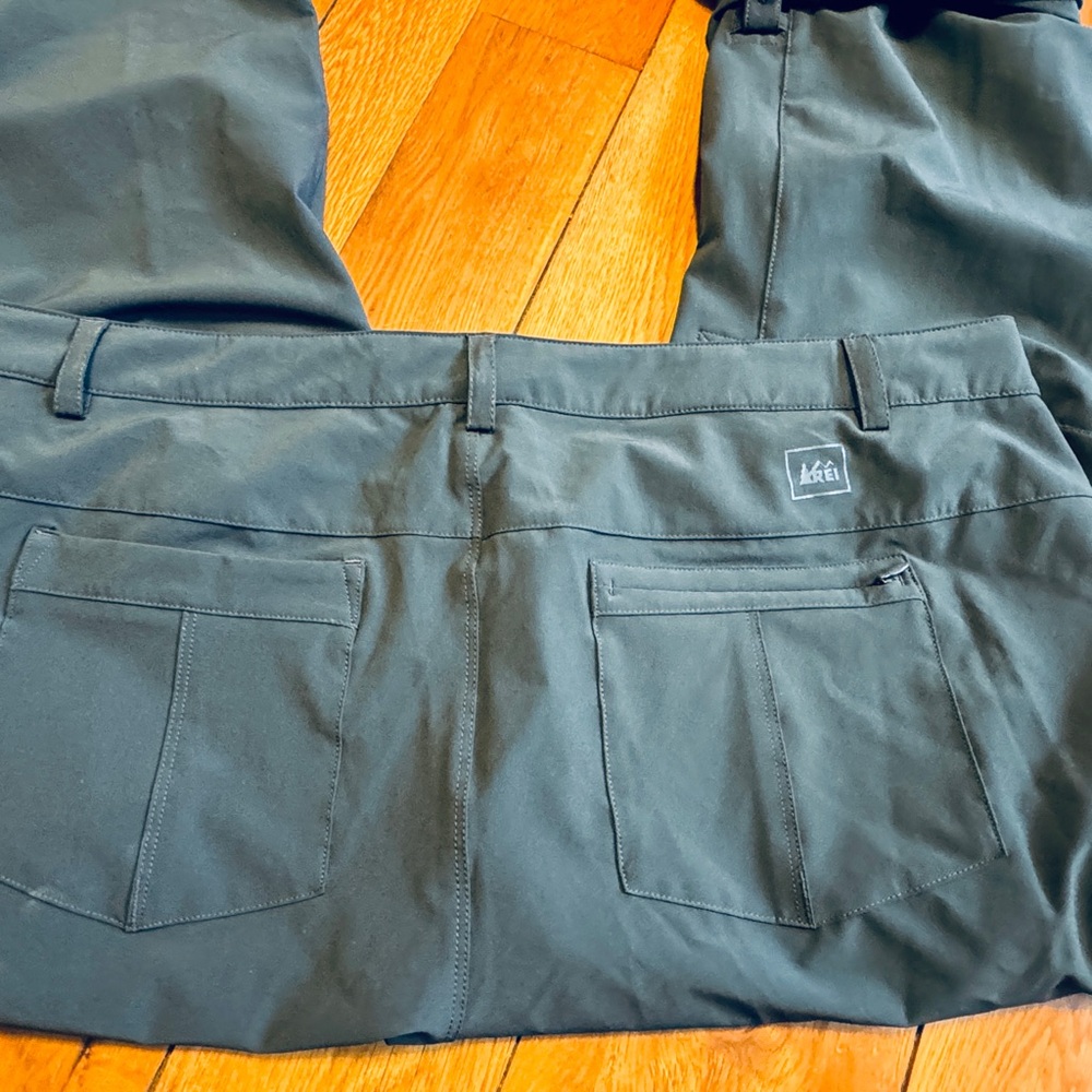 REI Sahara Roll Up Pants Asphalt Gray Adjustable Waist Capri Shorts Petite 16 - Picture 8 of 11